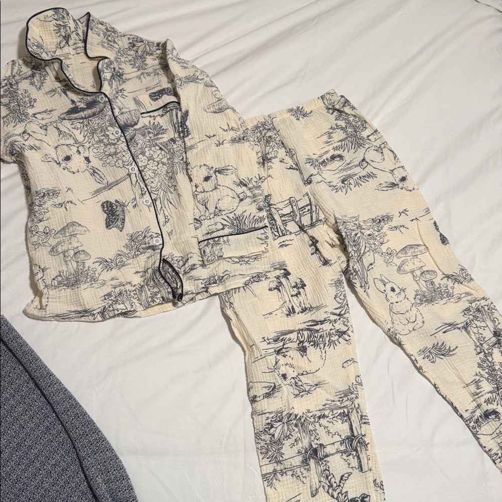 Beige and Black Printed Pajama Set Capri Pants